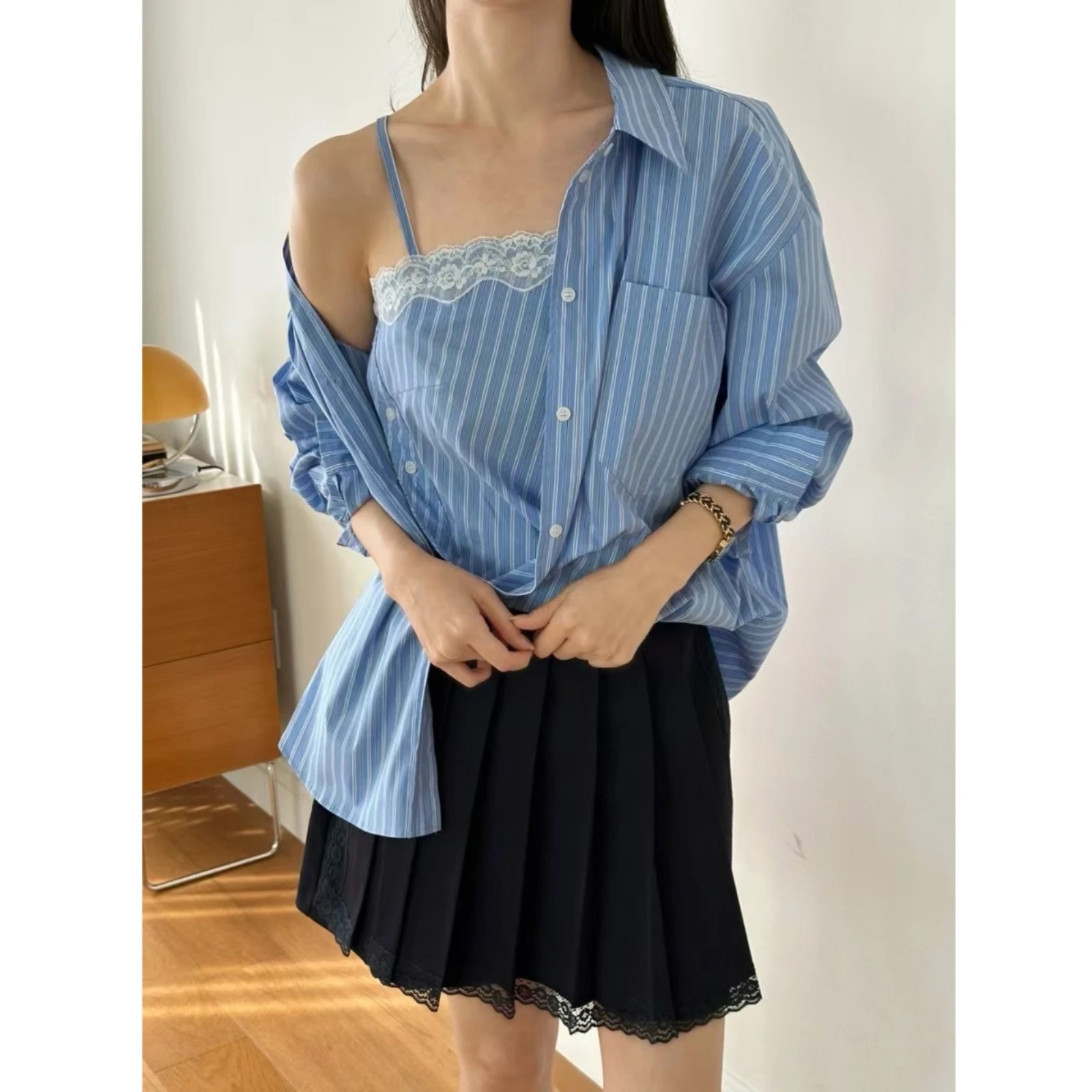 Dongda Gate Women's Long Sleeve Striped Shirt Irregular Collar Fake Two-Piece Loose Fit Cotton Classic Style Fashionable
Dongda Gate Women's Long Sleeve Striped Shirt Irregular Collar Fake Two-Piece Loose Fit Cotton Classic Style Fashionable