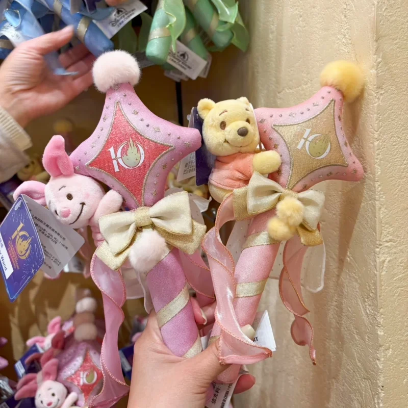 Плюшевая декоративная палочка для танцевальных выступлений на 10-летие Disney Resort с персонажами Винни, Стич, Джуди, Ник для фанатов тематического парка Дисней
Плюшевая декоративная палочка для танцевальных выступлений на 10-летие Disney Resort с персонажами Винни, Стич, Джуди, Ник для фанатов тематического парка Дисней