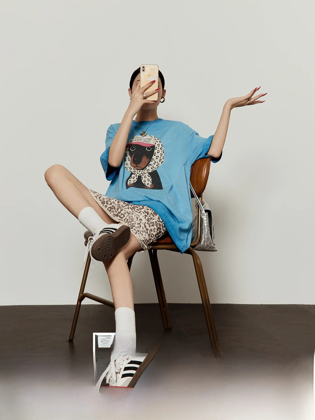 Washed Blue Leopard Print Dog T-Shirt Women's Summer Dopaamine American Streetwear Short Sleeve Soft Comfortable Cotton Tee
Washed Blue Leopard Print Dog T-Shirt Women's Summer Dopaamine American Streetwear Short Sleeve Soft Comfortable Cotton Tee