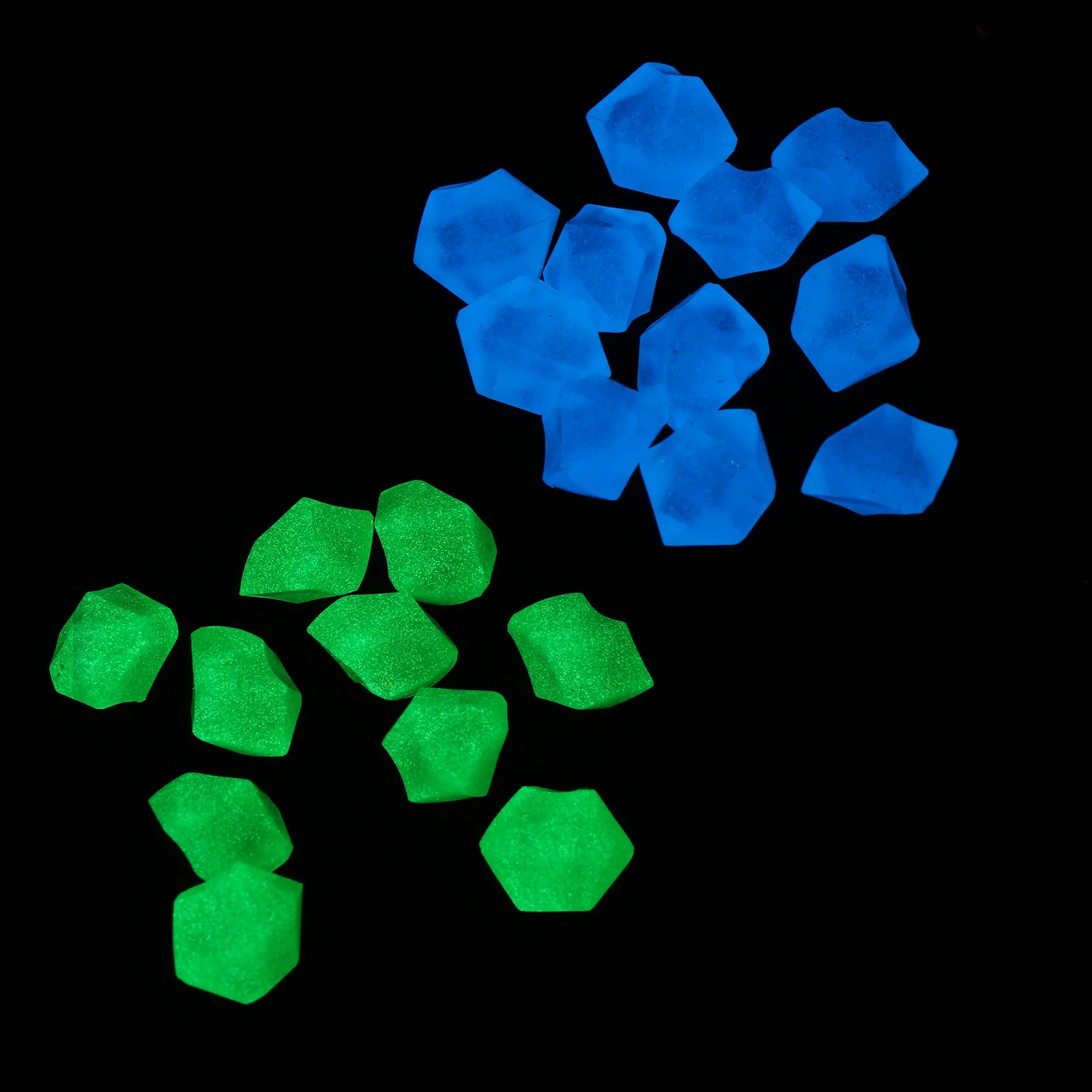 300pcs Night Cube Blue Green Resin Stones Fish Tank Aquarium Decor Non Fading Landscaping Gravel Garden Supplies
300pcs Night Cube Blue Green Resin Stones Fish Tank Aquarium Decor Non Fading Landscaping Gravel Garden Supplies