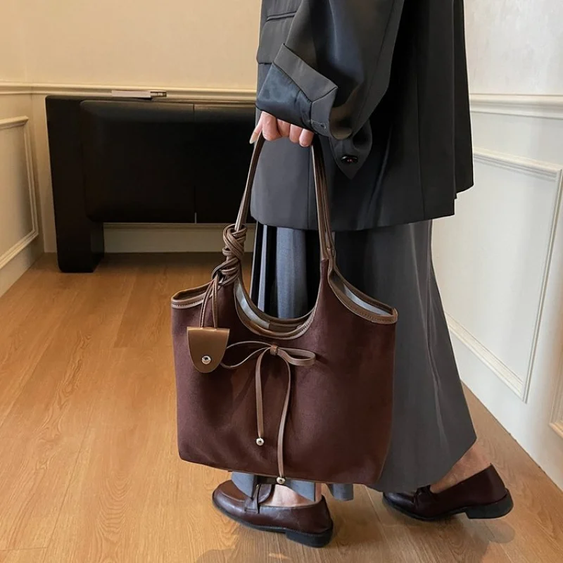 Premium Women's Messenger Bag Made Of Microfiber Leather Boasting Estonia High-End Commuter Lightweight Soft Look
Premium Women's Messenger Bag Made Of Microfiber Leather Boasting Estonia High-End Commuter Lightweight Soft Look