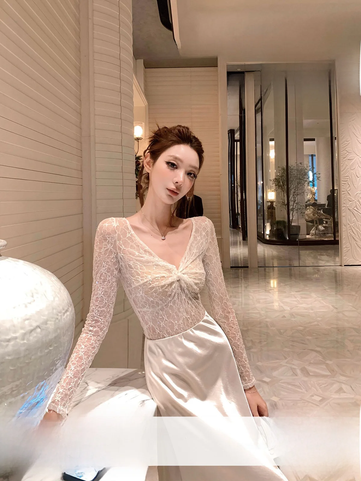 YOLI White Lace irt V-Ne Women's Slim Fit Seductive Spring Casual Sle Long Sve Faionable Top for Young Girls
YOLI White Lace irt V-Ne Women's Slim Fit Seductive Spring Casual Sle Long Sve Faionable Top for Young Girls