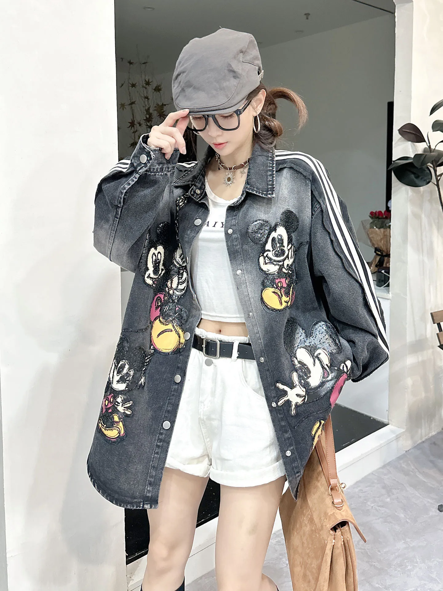 Женская джинсовая куртка Ele Bla премиум-класса с вышивкой и тяжелыми пайетками, легкая роскошь, в стиле Hong Kong, средней длины, универсальная
Женская джинсовая куртка Ele Bla премиум-класса с вышивкой и тяжелыми пайетками, легкая роскошь, в стиле Hong Kong, средней длины, универсальная