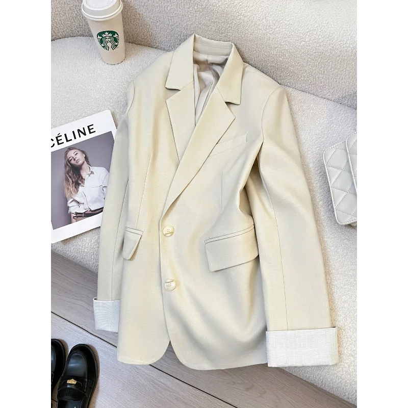 Элегантный бежевый высококачественный пиджак для женщин, новая корейская версия, свободный крой, модный офисный стиль, французский повседневный костюмный жакет.
Элегантный бежевый высококачественный пиджак для женщин, новая корейская версия, свободный крой, модный офисный стиль, французский повседневный костюмный жакет.