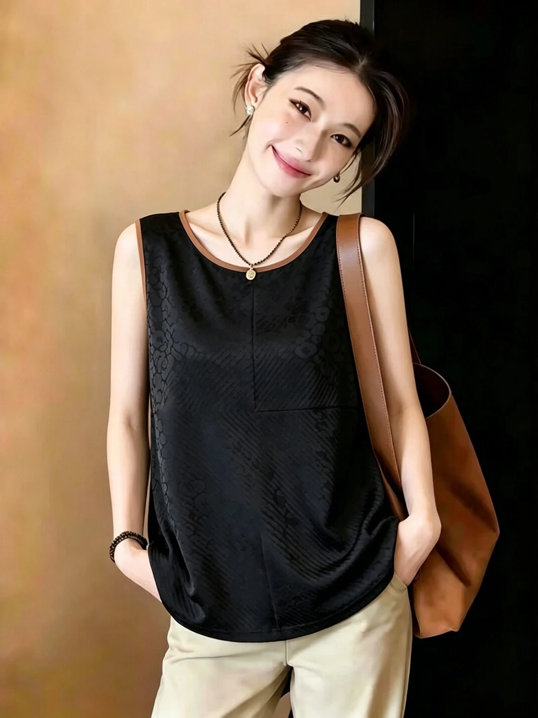Retro Korean Japanese Brand Embroidered Vest Bottoming Top Women's Summer Artistic Style Sleeveless Small Shirt
Retro Korean Japanese Brand Embroidered Vest Bottoming Top Women's Summer Artistic Style Sleeveless Small Shirt