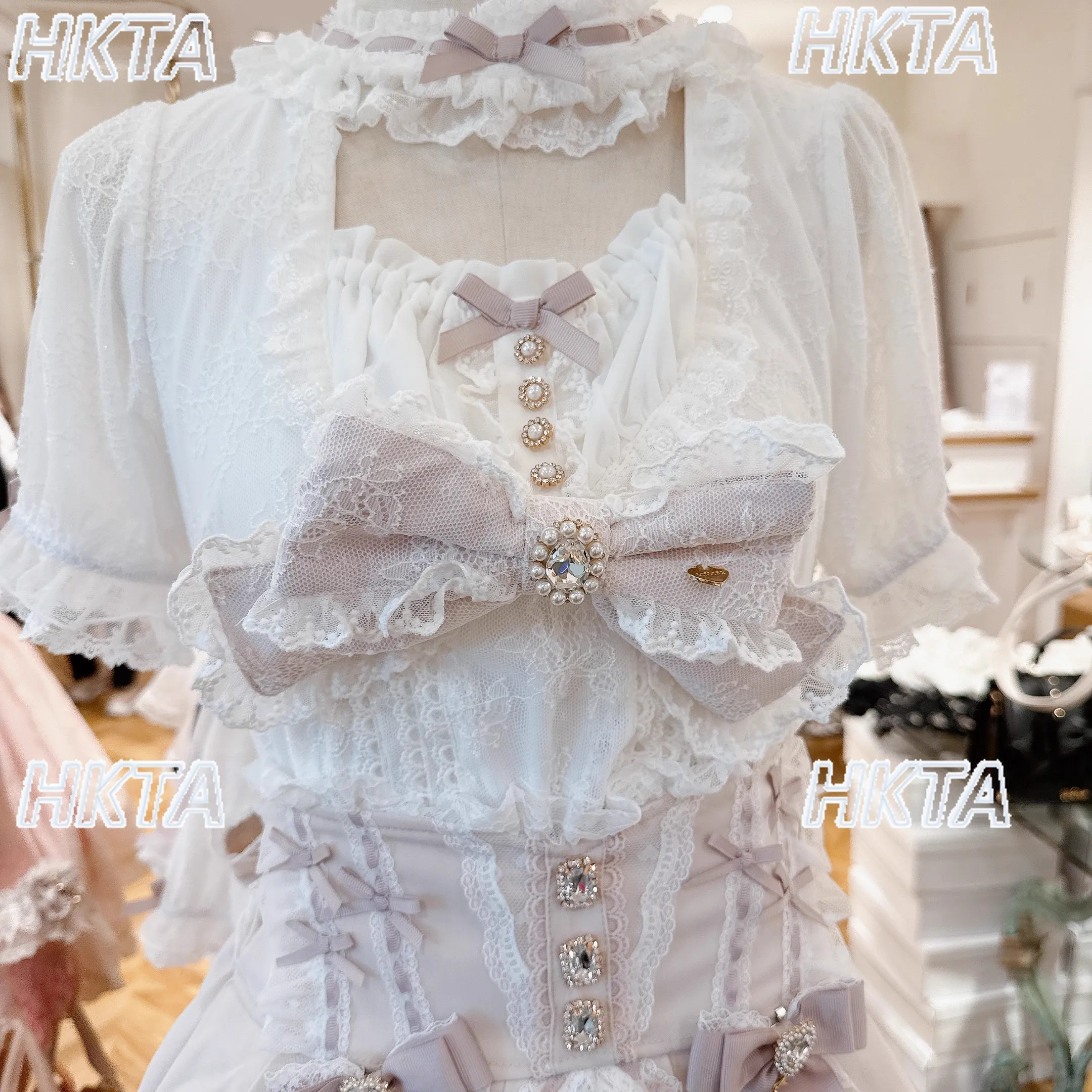 Японская милая кружевная рубашка с коротким рукавом, милая полая футболка с большим бантом, изысканная футболка в стиле Лолиты, кружевная блузка, женские блузки De Mujer
Японская милая кружевная рубашка с коротким рукавом, милая полая футболка с большим бантом, изысканная футболка в стиле Лолиты, кружевная блузка, женские блузки De Mujer