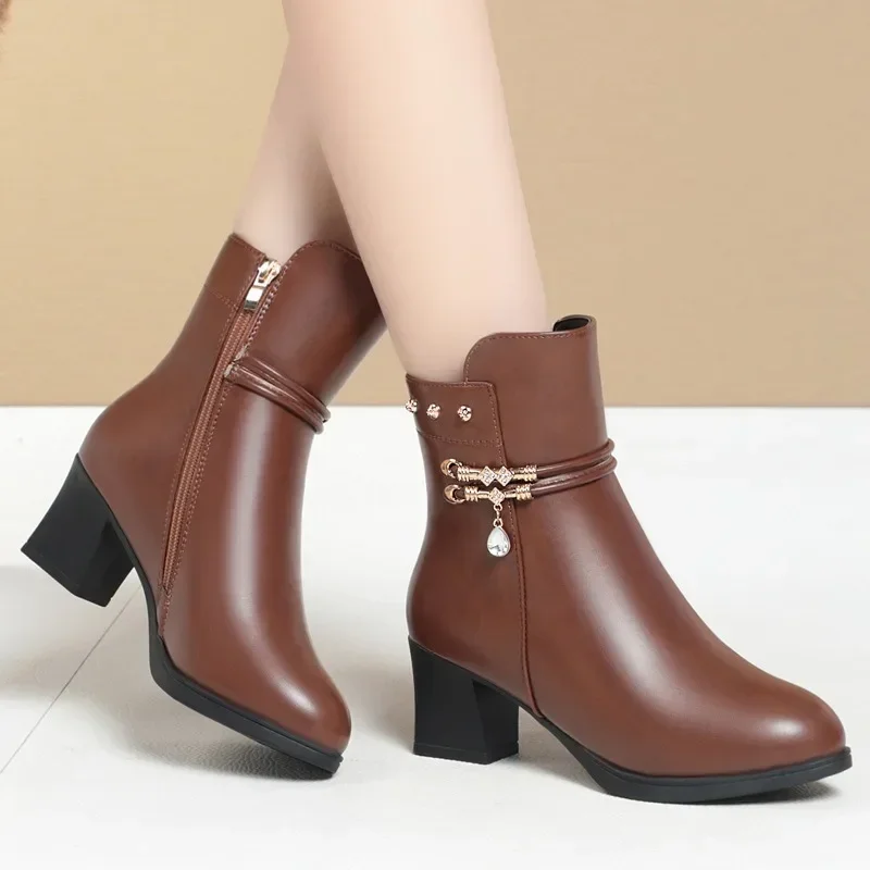 Autumn Winter New Women Snow Boot Thick Heels Soft Soles Anti Slip with/without Plush Leather Mom's Shoes Ankle Boot Big Size 42
Autumn Winter New Women Snow Boot Thick Heels Soft Soles Anti Slip with/without Plush Leather Mom's Shoes Ankle Boot Big Size 42