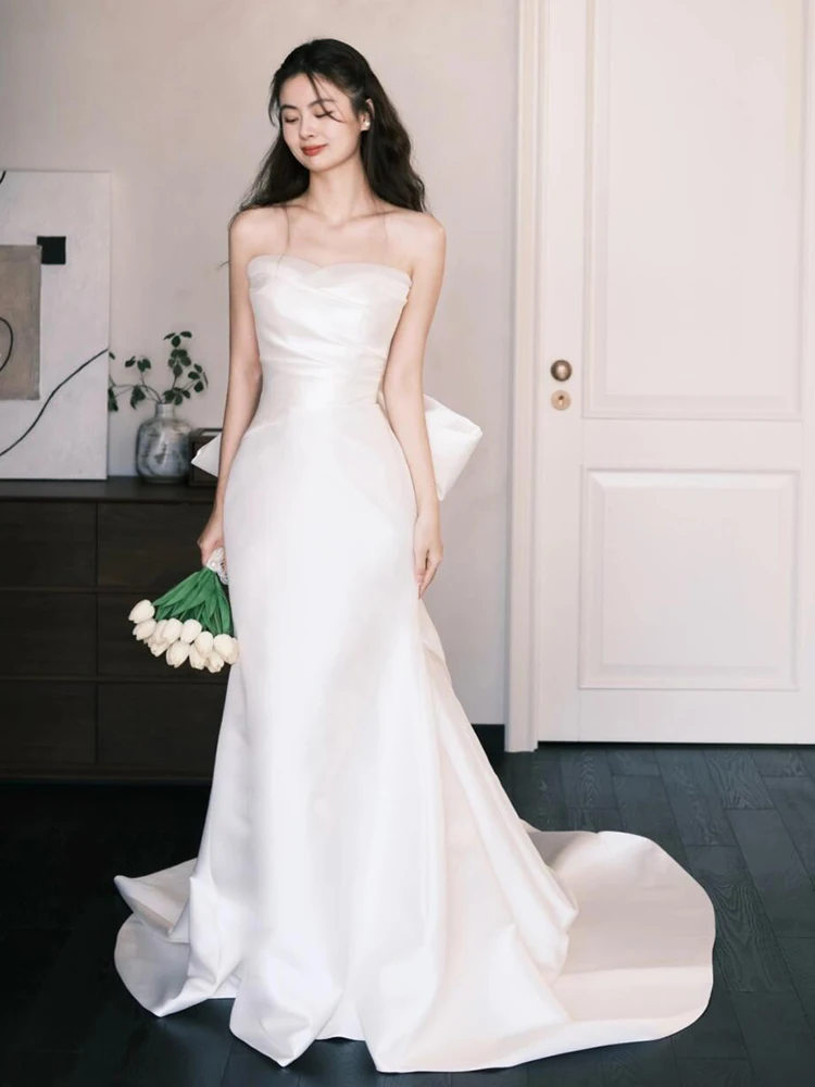 Ele Fi Tail Bridal Gown in Satin with Strapl Design for Wedding Engagement And Welcome Guests Long Skirt
Ele Fi Tail Bridal Gown in Satin with Strapl Design for Wedding Engagement And Welcome Guests Long Skirt