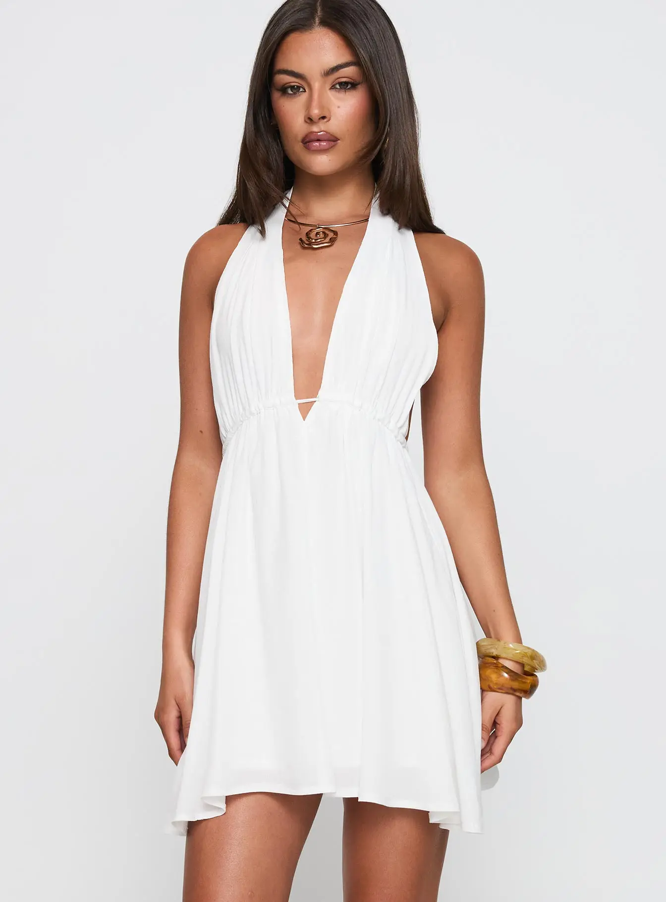 Платье Pure Desire Halter из шифона с глубоким V-образным вырезом, белое платье с завязками на талии и открытой спиной, милое мини-платье А-силуэта с завязками на талии
Платье Pure Desire Halter из шифона с глубоким V-образным вырезом, белое платье с завязками на талии и открытой спиной, милое мини-платье А-силуэта с завязками на талии
