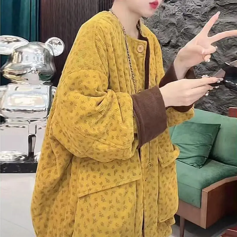 Korean Sle Winter Cotton Jaet Warm Thiened Corduroy Loose Fit Medium Length round Ne Printed Outerwear Coat
Korean Sle Winter Cotton Jaet Warm Thiened Corduroy Loose Fit Medium Length round Ne Printed Outerwear Coat