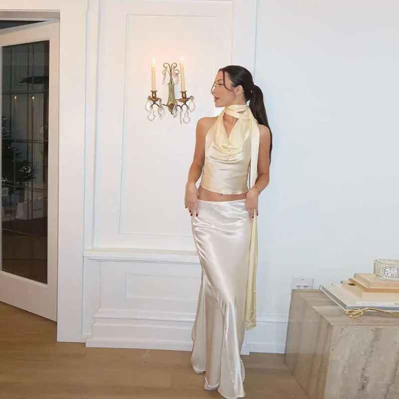 European and American style elegant high-end French collar vest strap hanging neck and high waist slim silk skirt two-piece set
European and American style elegant high-end French collar vest strap hanging neck and high waist slim silk skirt two-piece set