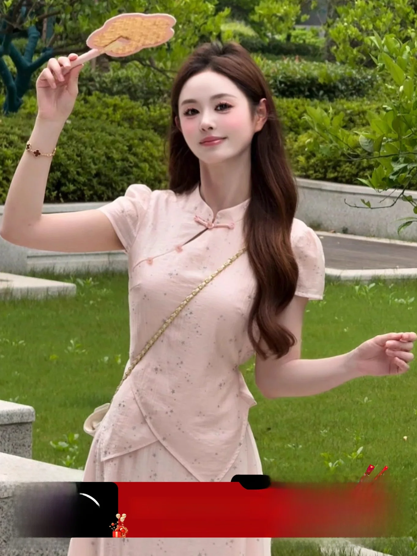 Новый китайский комплект из семи предметов: очень модный летний комплект с принтом «Манго-Метеор» и звездным узором, с асимметричным разрезом, юбка и топ, для женщин.
Новый китайский комплект из семи предметов: очень модный летний комплект с принтом «Манго-Метеор» и звездным узором, с асимметричным разрезом, юбка и топ, для женщин.