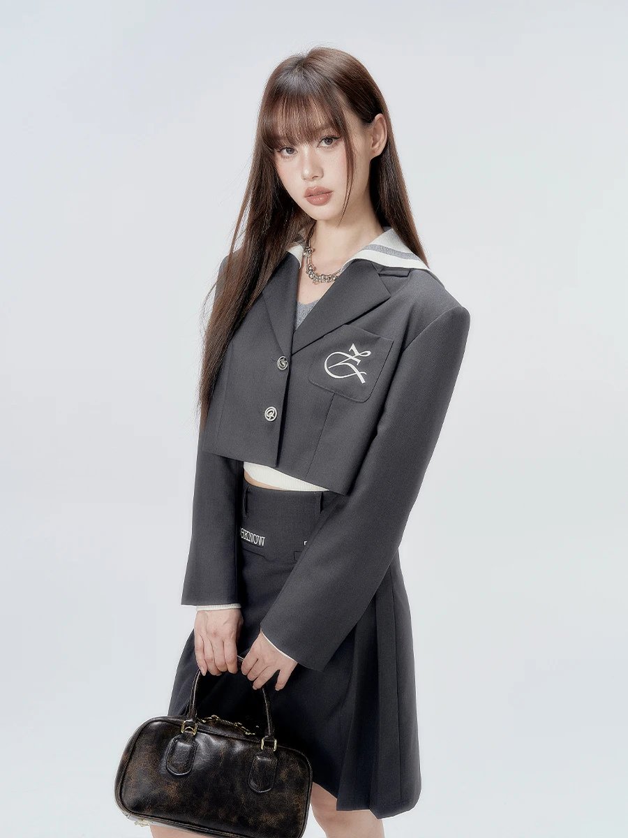 Женский повседневный костюм с вышивкой: модный осенний пиджак свободного кроя с длинными рукавами на одной пуговице
Женский повседневный костюм с вышивкой: модный осенний пиджак свободного кроя с длинными рукавами на одной пуговице