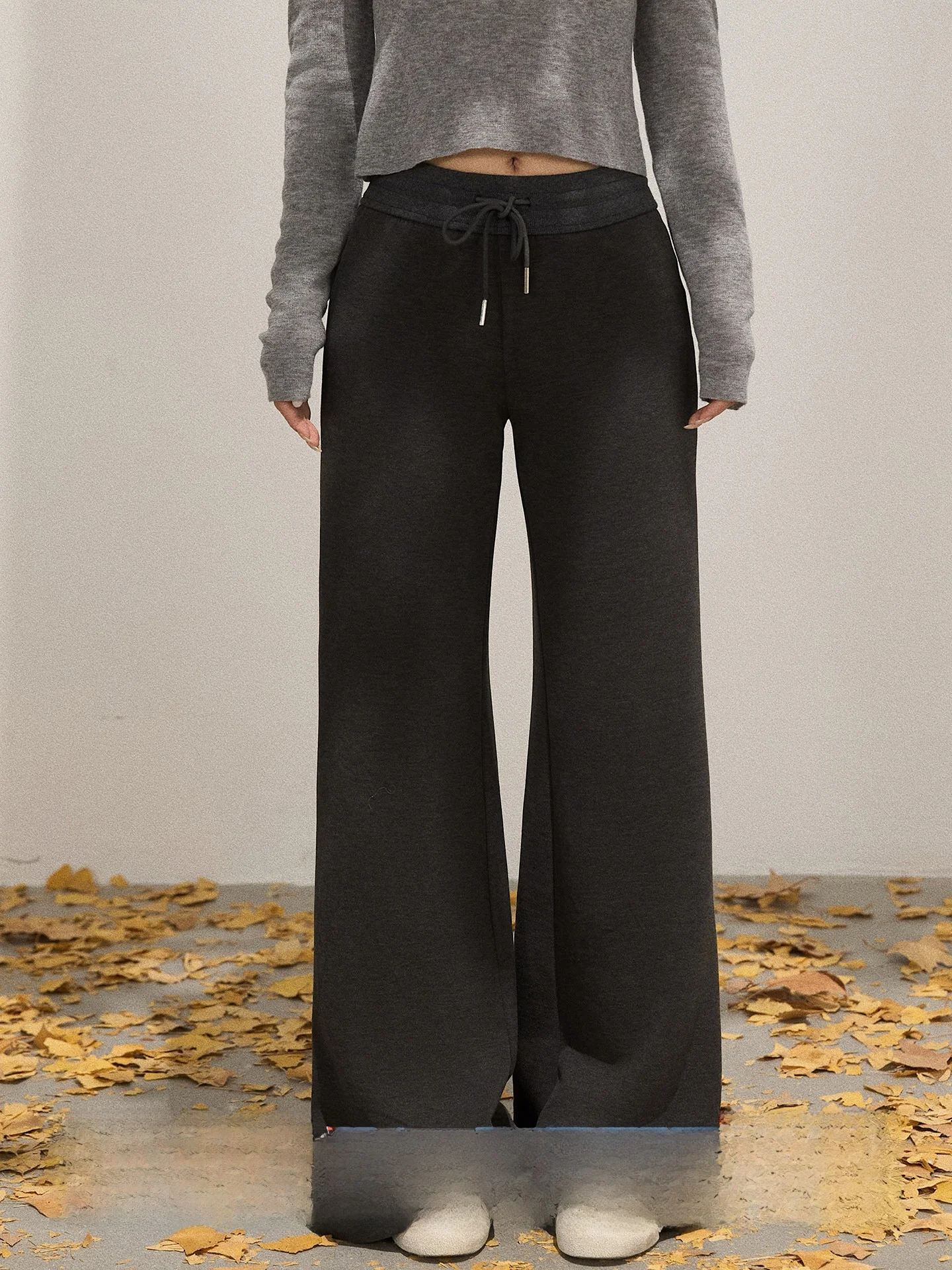 Женские повседневные брюки Exue без застежек, свободные, широкие, в пол, осенние, с эластичным поясом, простые, элегантные
Женские повседневные брюки Exue без застежек, свободные, широкие, в пол, осенние, с эластичным поясом, простые, элегантные