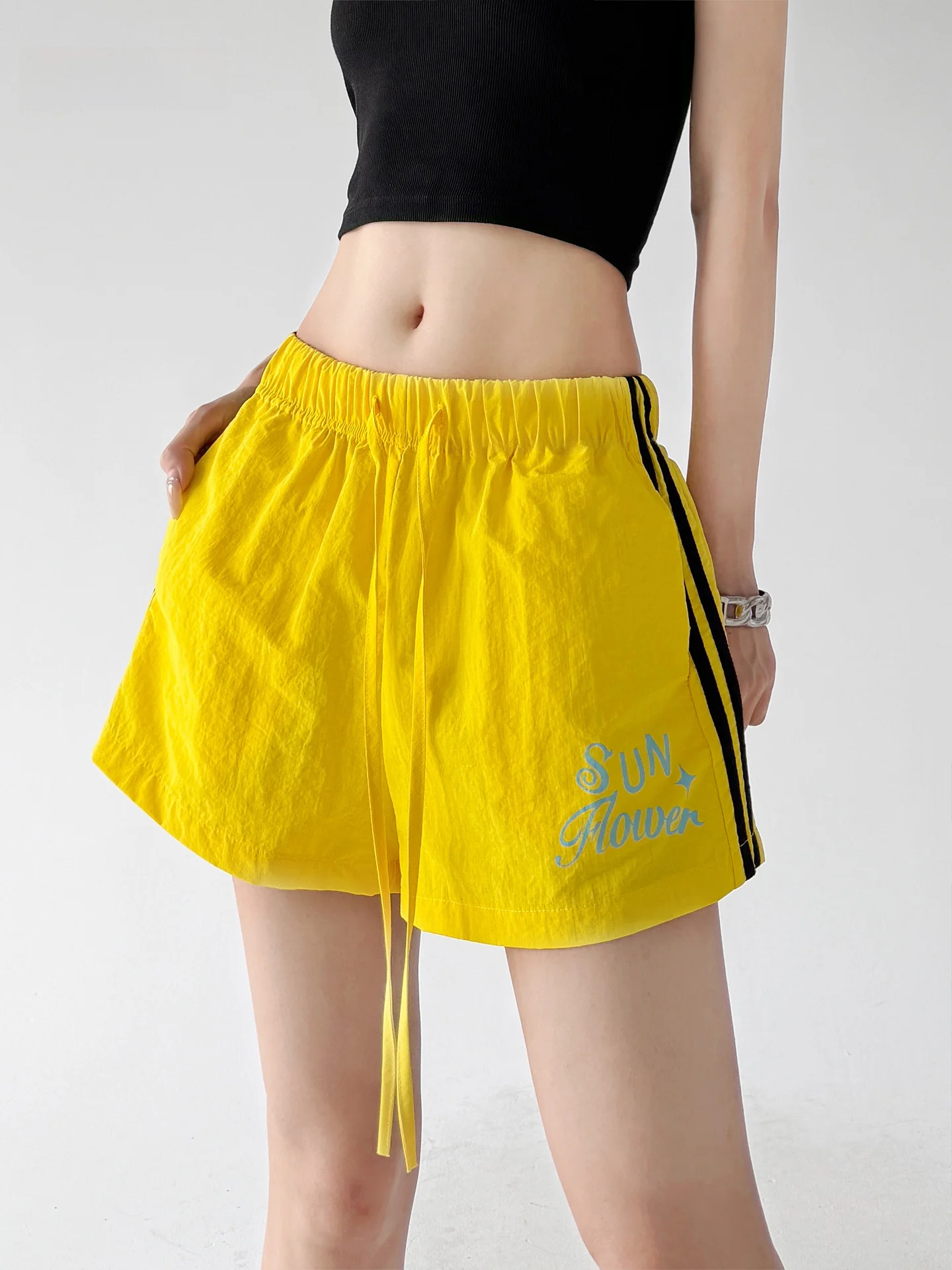 Dopamine Yellow Sports Shorts Women's Summer New High Waist Slimming Outdoor Travel Casual Hot Pants Nylon Straight Leg Loose...
Dopamine Yellow Sports Shorts Women's Summer New High Waist Slimming Outdoor Travel Casual Hot Pants Nylon Straight Leg Loose...