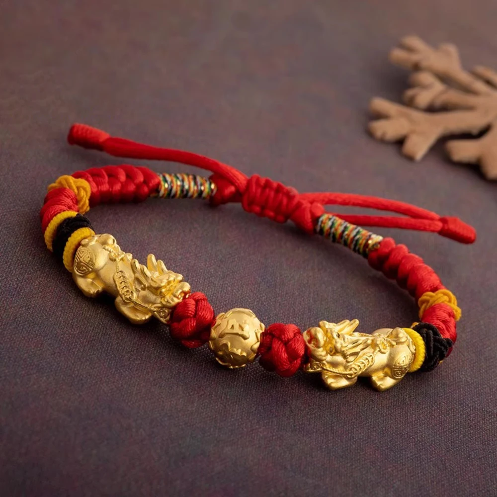 Новый настоящий браслет из желтого золота 999 пробы 24 карата с 3D Lucky Coin Pixiu с шестью словами и бусинами из красного шнура
Новый настоящий браслет из желтого золота 999 пробы 24 карата с 3D Lucky Coin Pixiu с шестью словами и бусинами из красного шнура