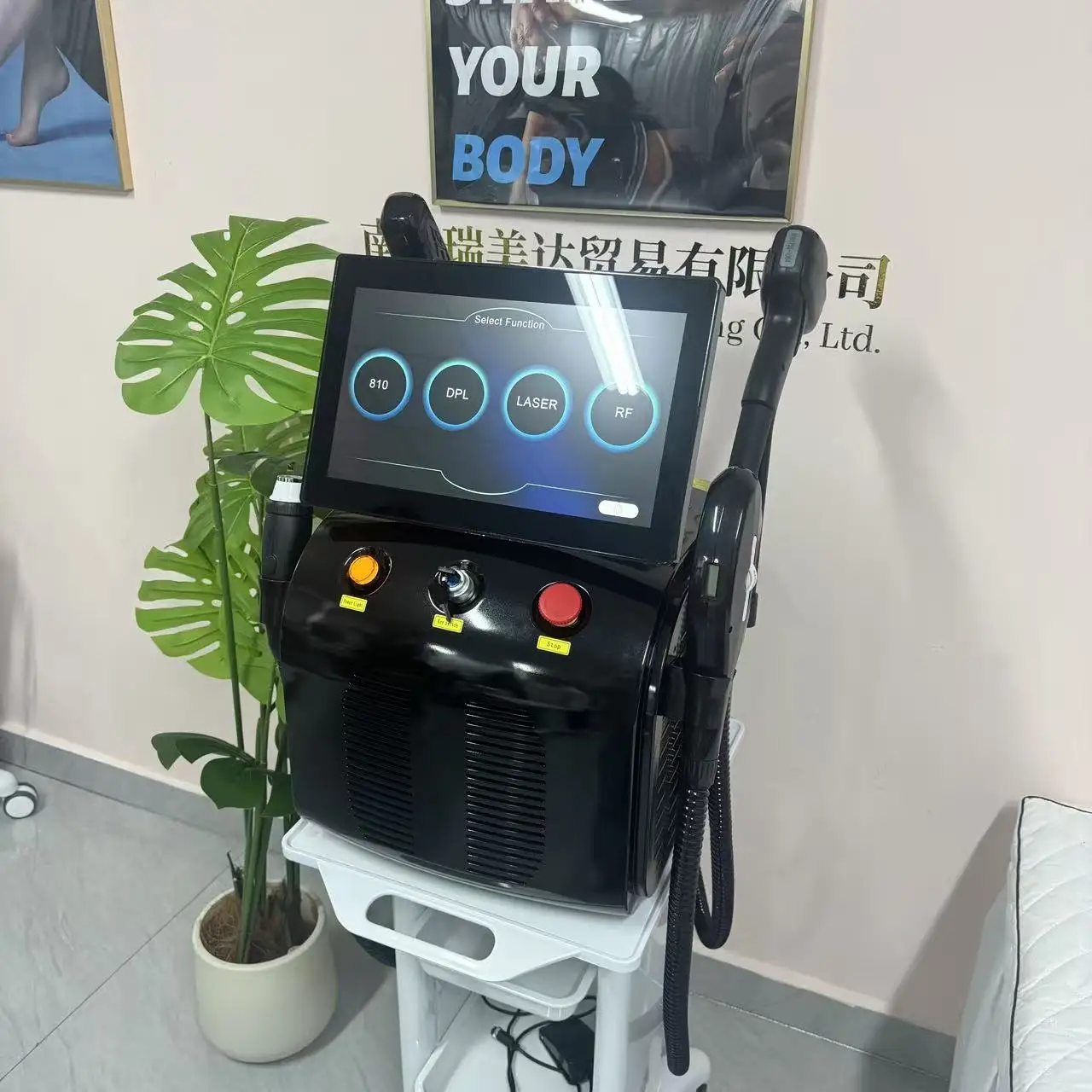 Лазерный аппарат 4-в-1 для безболезненного удаления волос (3 длины волны: 755, 808, 1064 нм) и удаления татуировок (IPL, RF, пикосекундный лазер) для салонов красоты
Лазерный аппарат 4-в-1 для безболезненного удаления волос (3 длины волны: 755, 808, 1064 нм) и удаления татуировок (IPL, RF, пикосекундный лазер) для салонов красоты