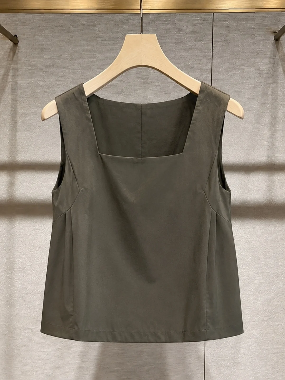 Unique Gentle Style Square Collar Sleeveless Vest Beautiful Ageless Women's Summer Fashionable Versatile Strapless Top
Unique Gentle Style Square Collar Sleeveless Vest Beautiful Ageless Women's Summer Fashionable Versatile Strapless Top
