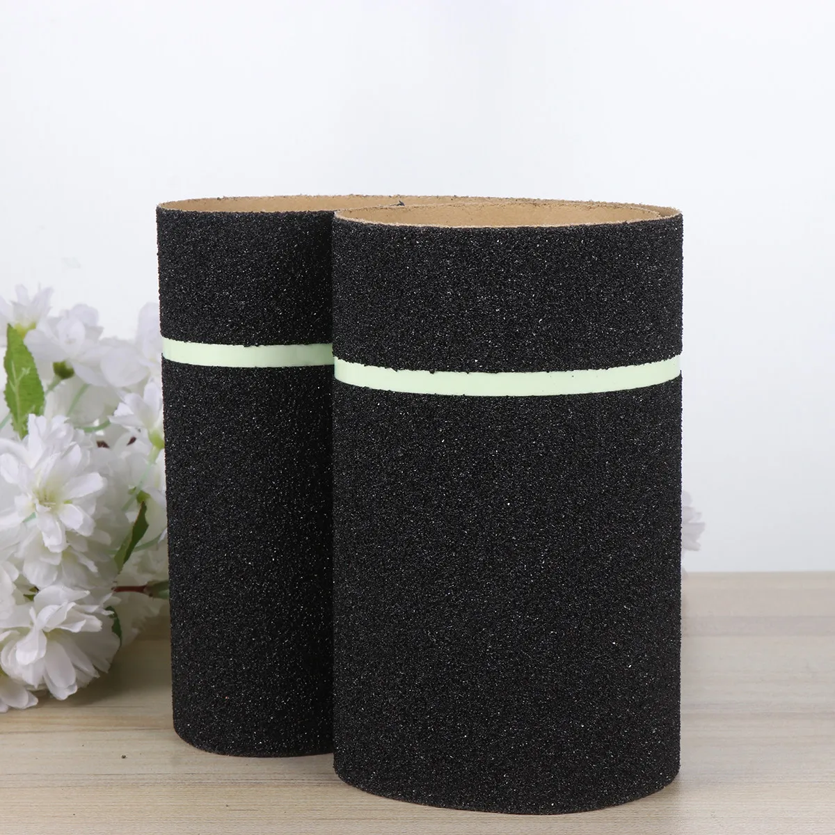 Рулон противоскользящей ленты с матовой светящейся поверхностью для ступеней, лестниц, трапов, строительных лесов, автобусов, самоклеящаяся абразивная полоса
Рулон противоскользящей ленты с матовой светящейся поверхностью для ступеней, лестниц, трапов, строительных лесов, автобусов, самоклеящаяся абразивная полоса