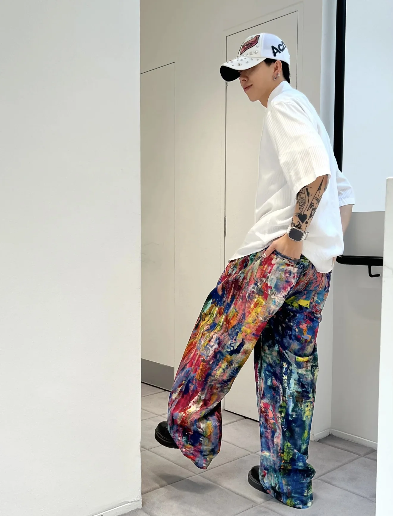 Trendy AC style men jeans casual retro loose graffiti denim trousers for male and female couples
Trendy AC style men jeans casual retro loose graffiti denim trousers for male and female couples