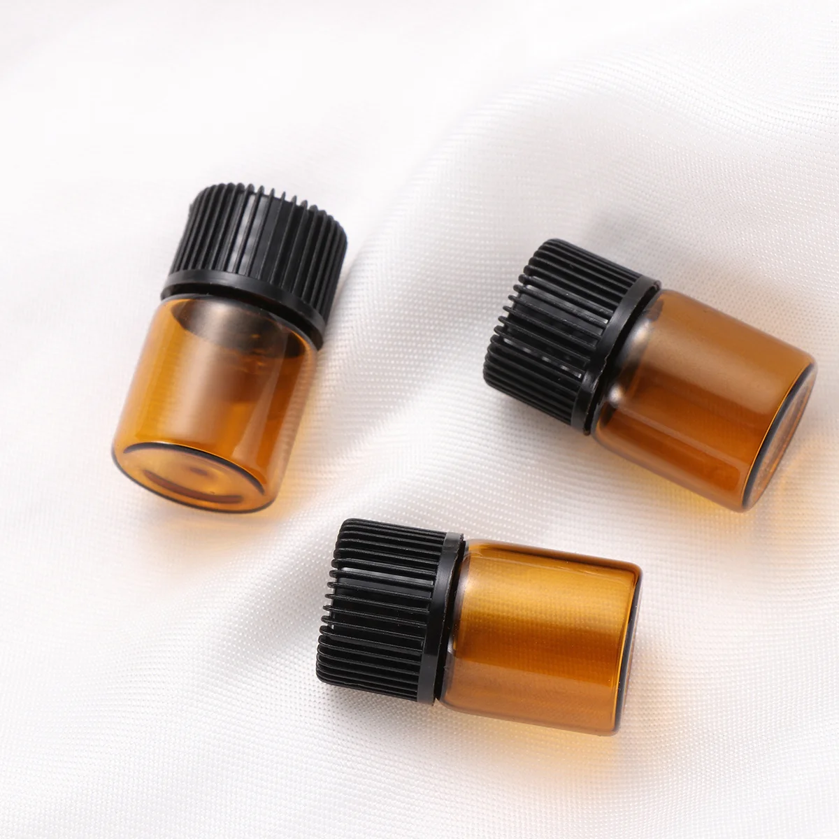 12Pcs 2ml Mini Glass Vial Bottles for Essential Oils Colognes Perfumes Travel Use Glass Bottle Vial Bottles Small Bottle for Oil
12Pcs 2ml Mini Glass Vial Bottles for Essential Oils Colognes Perfumes Travel Use Glass Bottle Vial Bottles Small Bottle for Oil