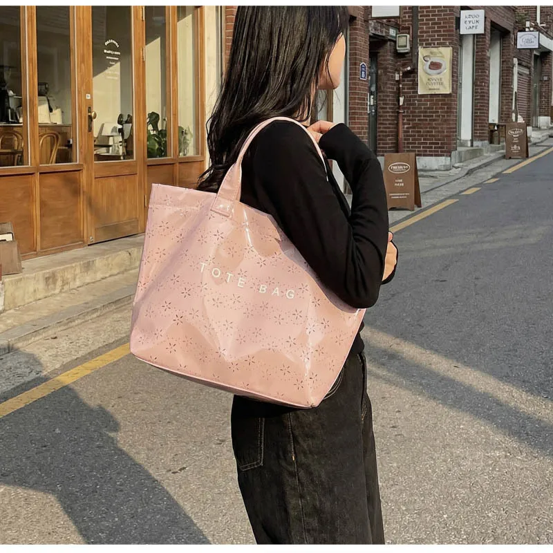 Fashion Design Ladies Handbags Transparent PVC Waterproof Versatile Handbags For Women Trendy Large Capacity Tote Shoulder Bag
Fashion Design Ladies Handbags Transparent PVC Waterproof Versatile Handbags For Women Trendy Large Capacity Tote Shoulder Bag