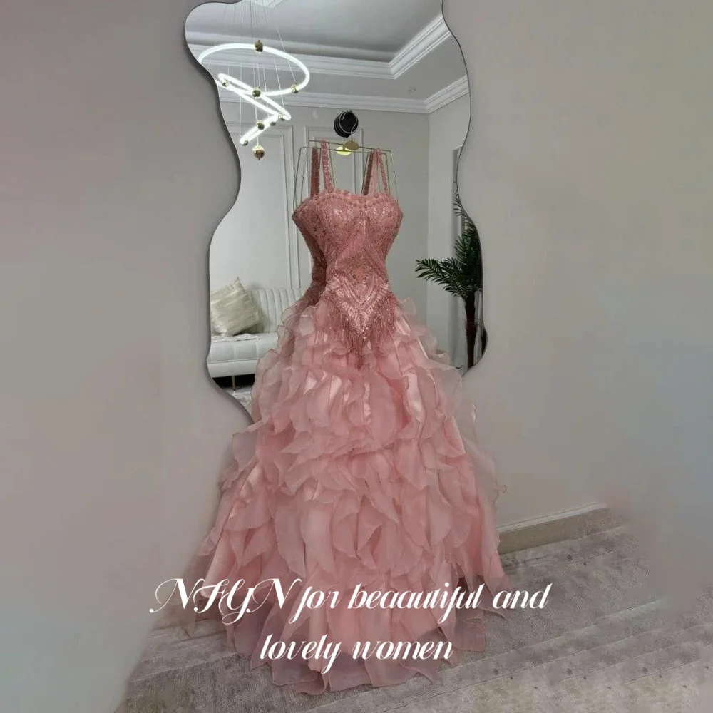 NFYN Pink Chiffon Prom Dresses Spaghetti Strap Sleeveless Celebrity Dress Beaded Bodice Evening Dress Tassel Wave Hem Customized
NFYN Pink Chiffon Prom Dresses Spaghetti Strap Sleeveless Celebrity Dress Beaded Bodice Evening Dress Tassel Wave Hem Customized
