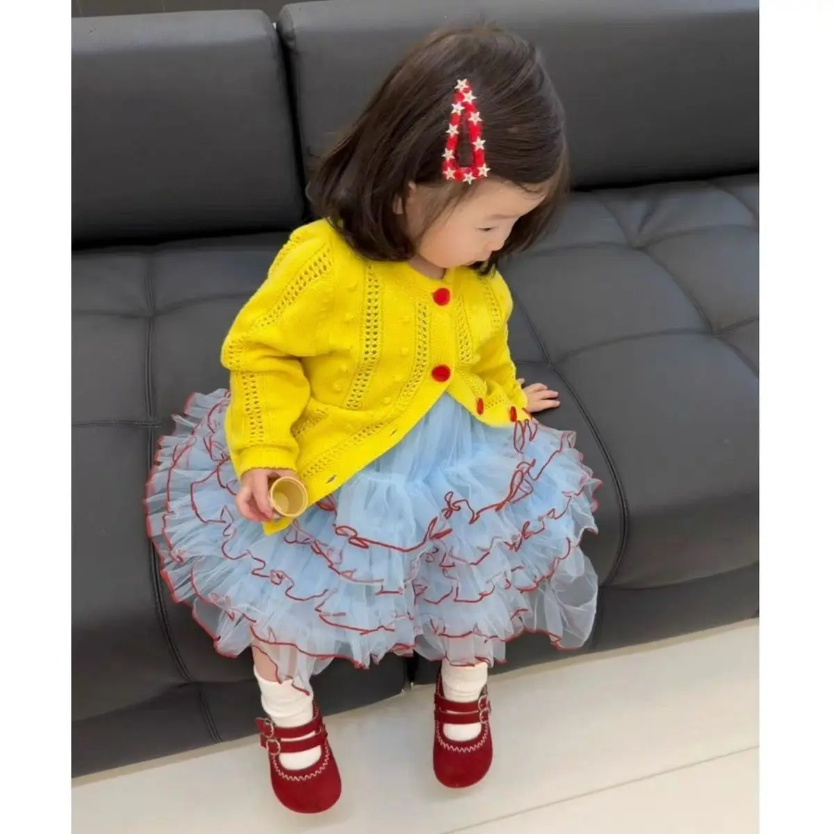 Детский вязаный кардиган для девочек, весенняя мода 2026, новый стиль, супермилый желтый топ, верхняя одежда из пряжи для малышей
Детский вязаный кардиган для девочек, весенняя мода 2026, новый стиль, супермилый желтый топ, верхняя одежда из пряжи для малышей