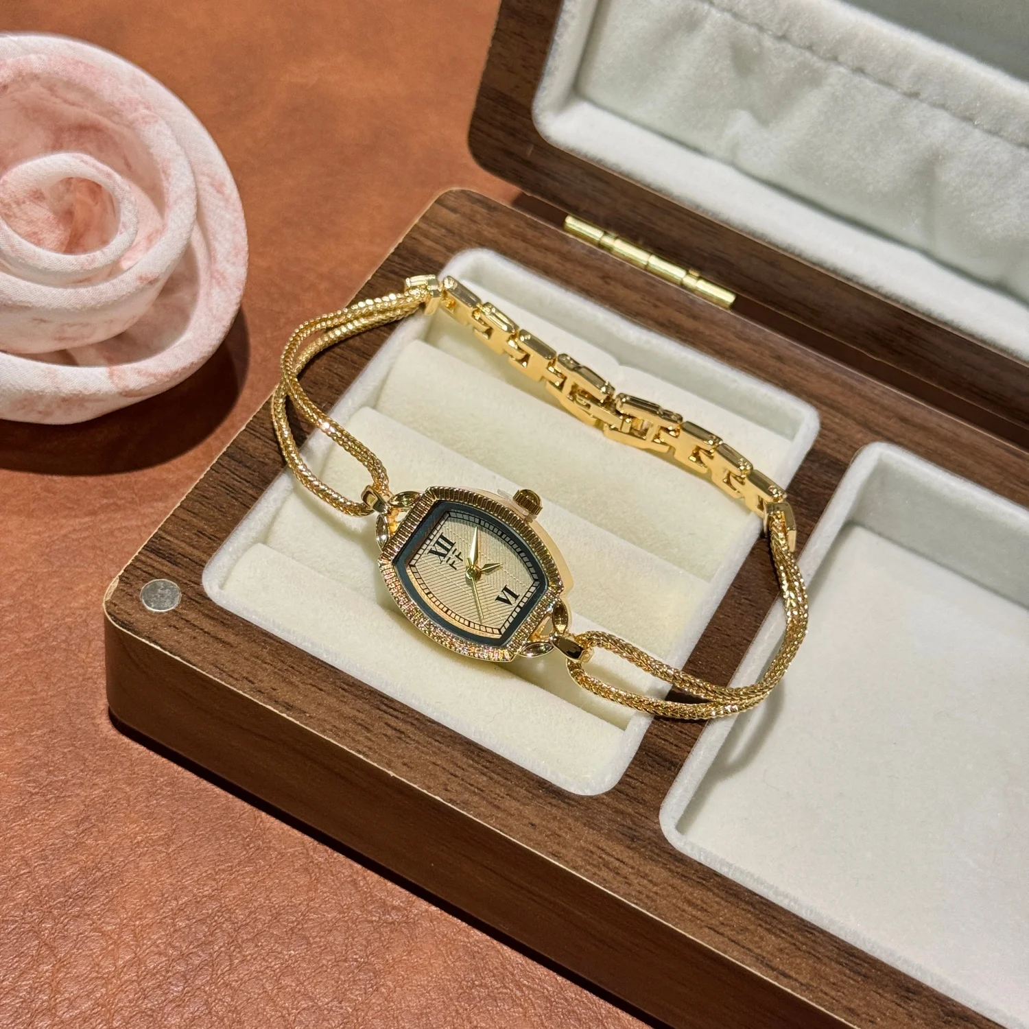 Elegant Fashion Bracelet Chain Ladies Watches Hours Clock Dress Quartz Wristwatches Brand Gold Women's Watch Relogio Feminino
Elegant Fashion Bracelet Chain Ladies Watches Hours Clock Dress Quartz Wristwatches Brand Gold Women's Watch Relogio Feminino