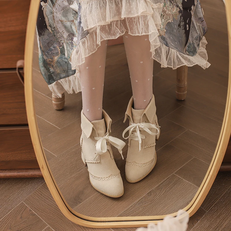 Lolita Style Winter Boots High Heel Short Boot Fur Lined College Student Fashion Boots Floral Embellished Leather Boots
Lolita Style Winter Boots High Heel Short Boot Fur Lined College Student Fashion Boots Floral Embellished Leather Boots