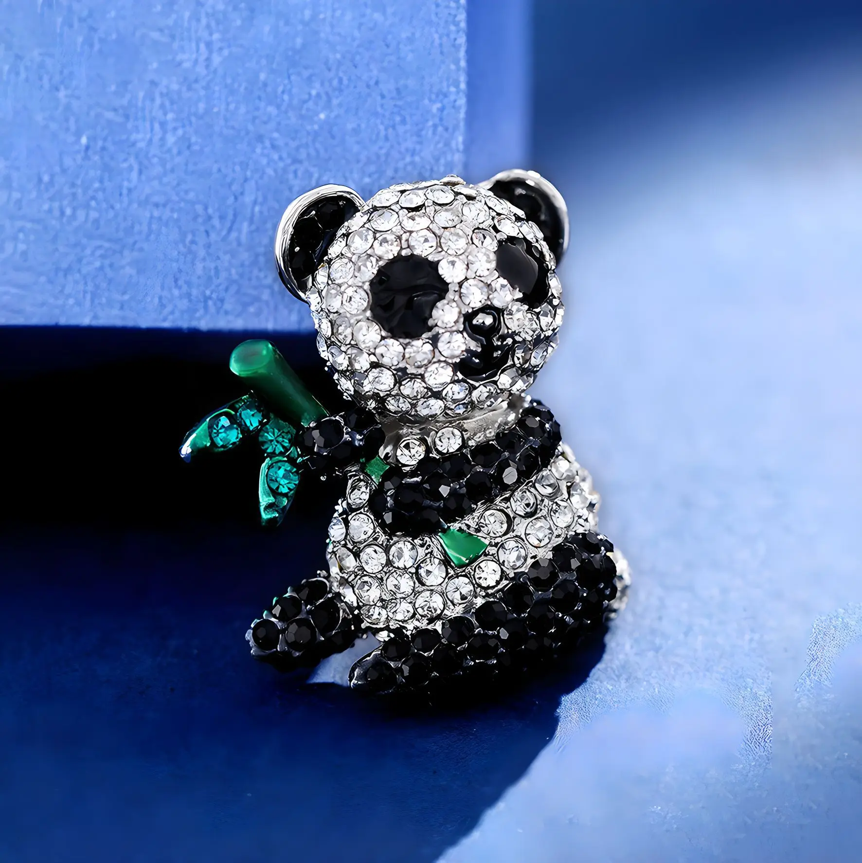 Chinese Fashion Rhinestone Panda Brooch For Women Unisex Cute Zircon Animals Brooches Accessories Corsage Banquet Jewelry Gifts
Chinese Fashion Rhinestone Panda Brooch For Women Unisex Cute Zircon Animals Brooches Accessories Corsage Banquet Jewelry Gifts