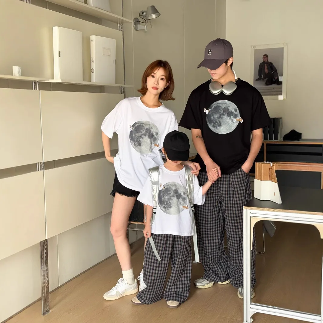 Couple Look Family Cotton T Shirts Fashion Korea Style Mom Dad and Daughter Son Baby Shorts Sleeve Tee Tops Parent-child Clothes
Couple Look Family Cotton T Shirts Fashion Korea Style Mom Dad and Daughter Son Baby Shorts Sleeve Tee Tops Parent-child Clothes