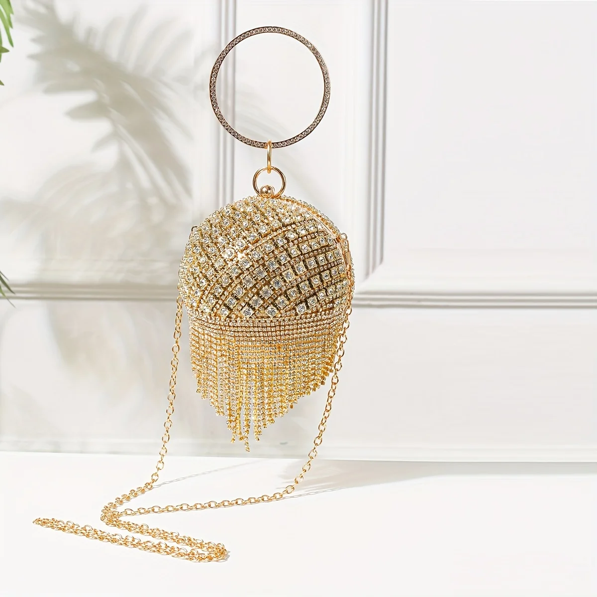 Ослепительная сумка-шар со стразами — блестящий вечерний клатч с шикарным акцентом кисточки — идеально подходит для гламурных банкетов, карнавала и
Ослепительная сумка-шар со стразами — блестящий вечерний клатч с шикарным акцентом кисточки — идеально подходит для гламурных банкетов, карнавала и