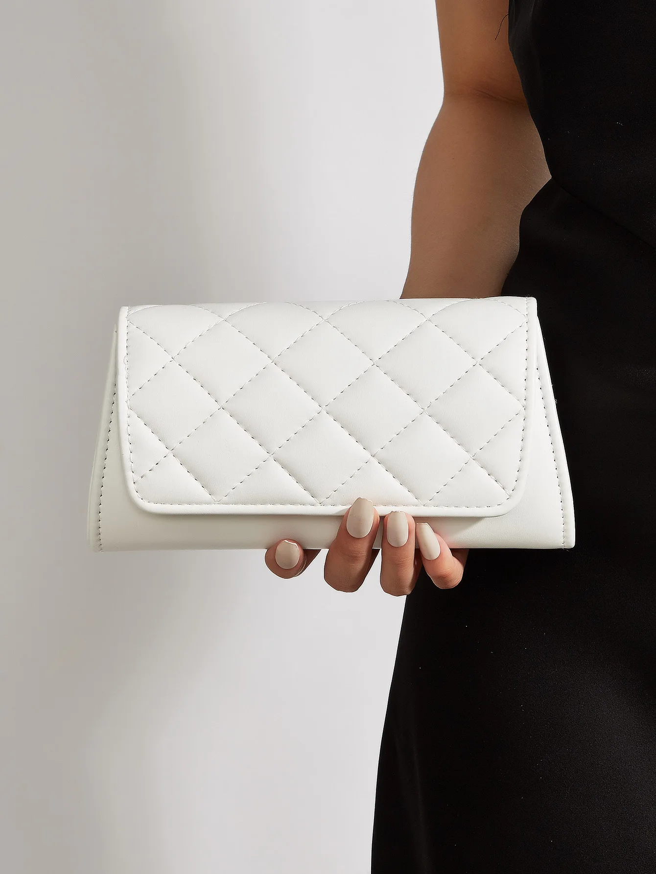 Модная и романтическая сумка через плечо, подходящая для поездок на работу, путешествий, вечерних сумок для вечеринок и также подходит как подарки.
Модная и романтическая сумка через плечо, подходящая для поездок на работу, путешествий, вечерних сумок для вечеринок и также подходит как подарки.