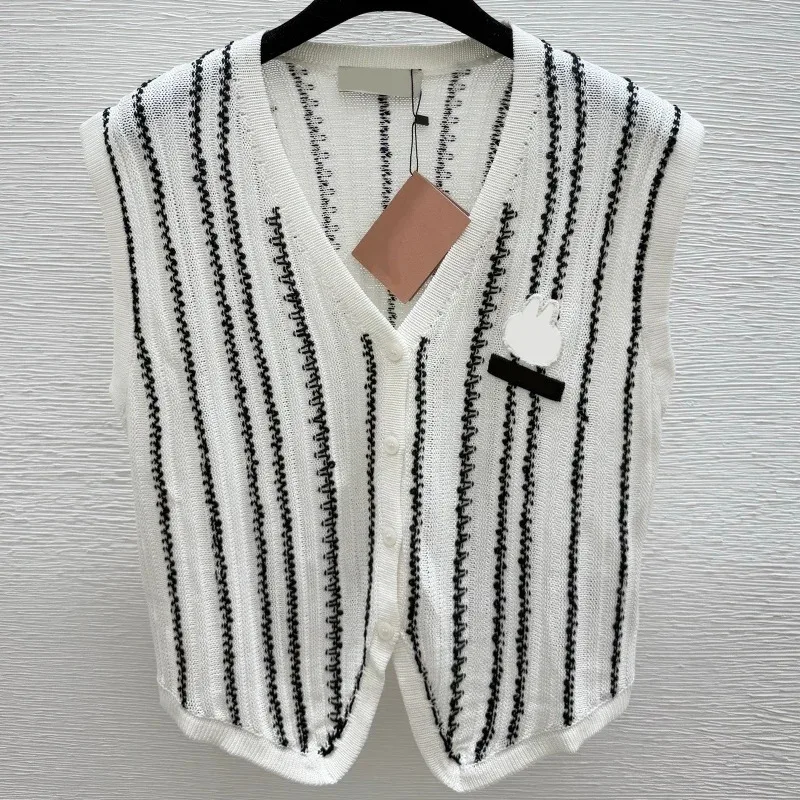 High quality New Women'S Vest V-Neck Sleeveless Single-Breasted Contrast Color Vertical Stripes Slim Cotton Knit tanks 25702157
High quality New Women'S Vest V-Neck Sleeveless Single-Breasted Contrast Color Vertical Stripes Slim Cotton Knit tanks 25702157