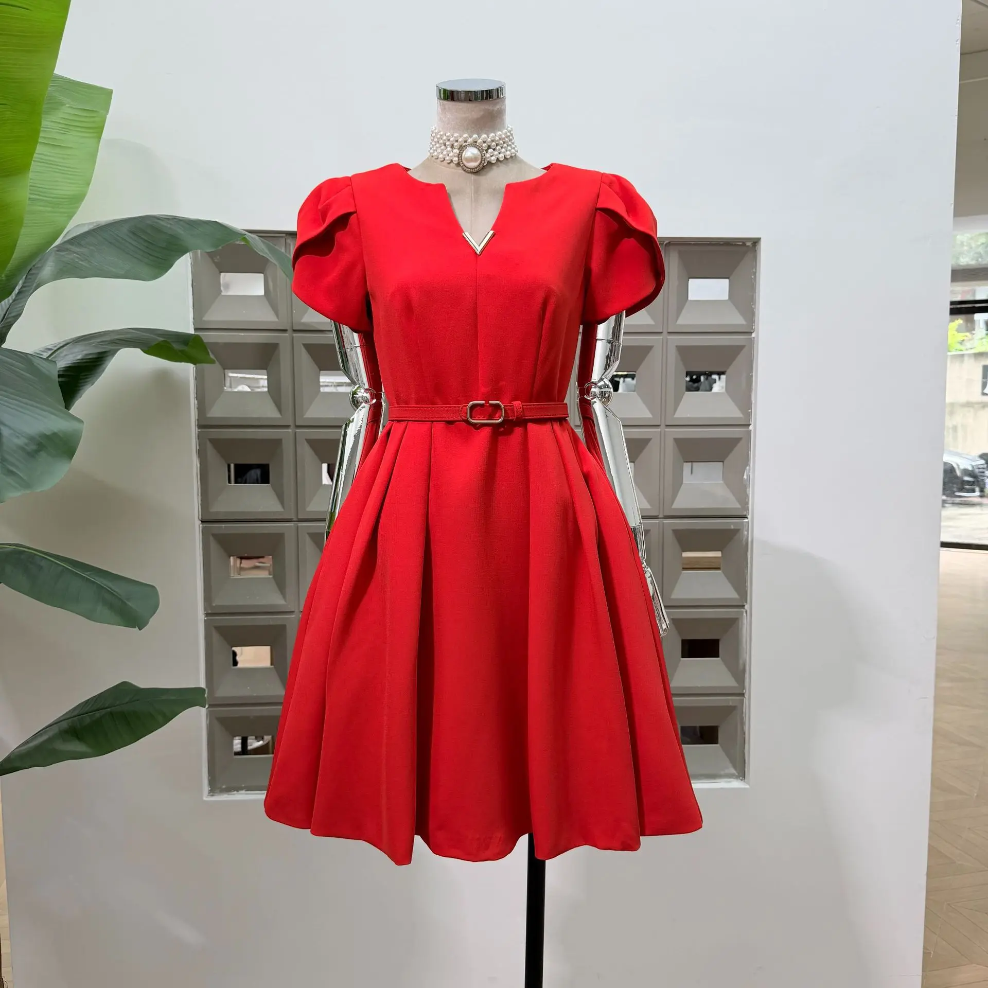 Elegant Office Lady A-line Dresses V-neck Puff Sleeve Wrap Waist with Belt Bodycon Dresses Large Skirt Swing Summer 2026 Solid
Elegant Office Lady A-line Dresses V-neck Puff Sleeve Wrap Waist with Belt Bodycon Dresses Large Skirt Swing Summer 2026 Solid