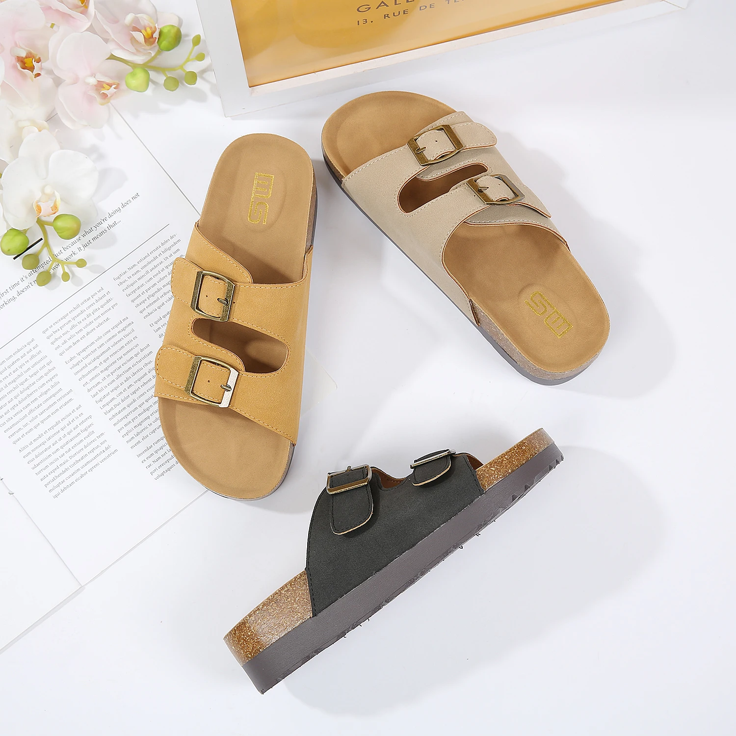Flat slippers 2024 summer new outdoor sandals casual women's slippers Luxury and elegance beach platform sandals
Flat slippers 2024 summer new outdoor sandals casual women's slippers Luxury and elegance beach platform sandals