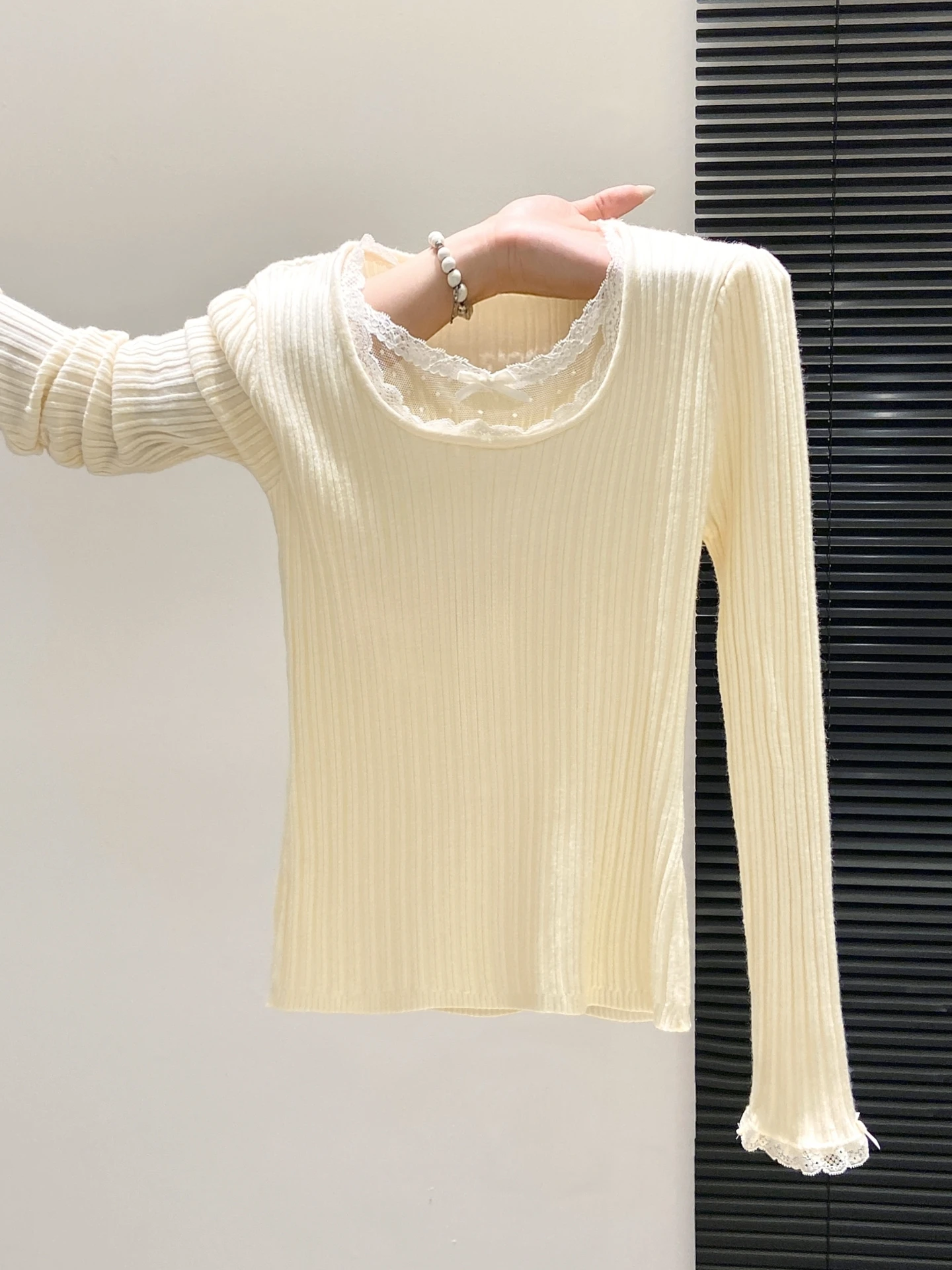Pure Desire Lace Trim U-Ne Knot Long Sve Knitted Sweater Women's Autumn Winter Slimming Base Layer Top
Pure Desire Lace Trim U-Ne Knot Long Sve Knitted Sweater Women's Autumn Winter Slimming Base Layer Top