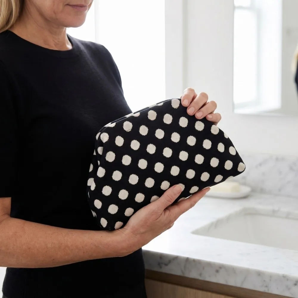 Color-Blocking Polka Dot Makeup Bag Large Capacity Portable Retro Cosmetic Pouch Durable Stylish Large Capacity Clutch Bag Beach
Color-Blocking Polka Dot Makeup Bag Large Capacity Portable Retro Cosmetic Pouch Durable Stylish Large Capacity Clutch Bag Beach