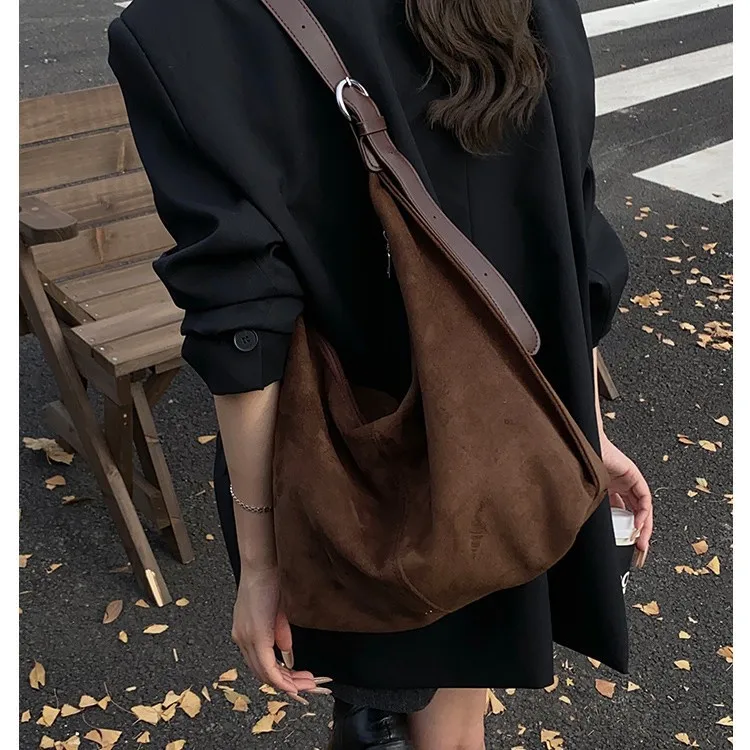 Popular New Large-capacity Suede Tote Bag Shoulder Bag Bucket Bag Versatile Women's Bag Tote Bag
Popular New Large-capacity Suede Tote Bag Shoulder Bag Bucket Bag Versatile Women's Bag Tote Bag