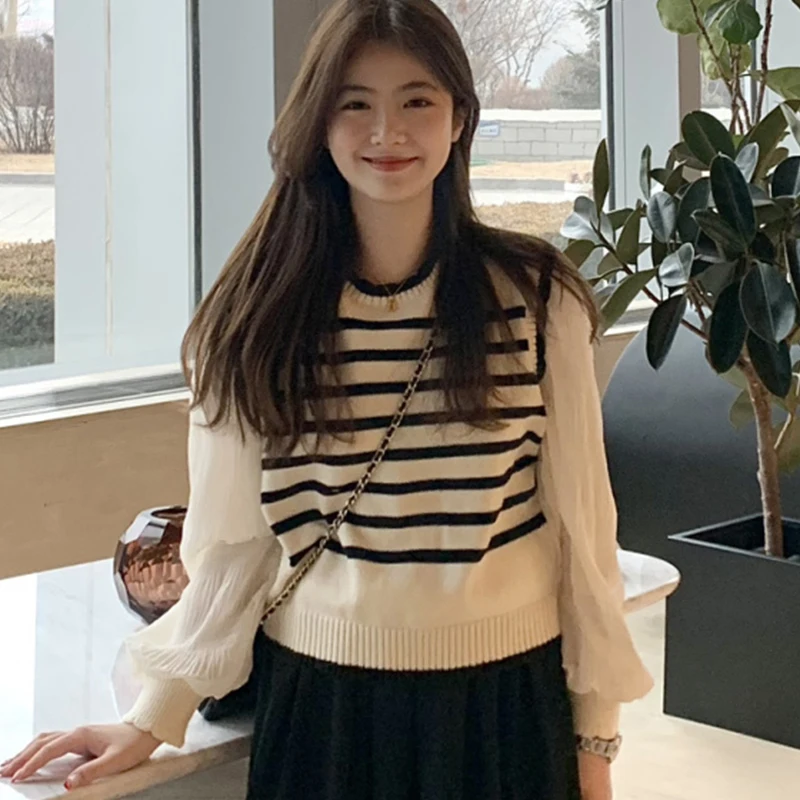 Fake Two-piece Black White Striped Patchwork Sweater O-Neck Lantern Sleeves Knitted Sweater 2023 Fashion Casual Pullover Sweater
Fake Two-piece Black White Striped Patchwork Sweater O-Neck Lantern Sleeves Knitted Sweater 2023 Fashion Casual Pullover Sweater