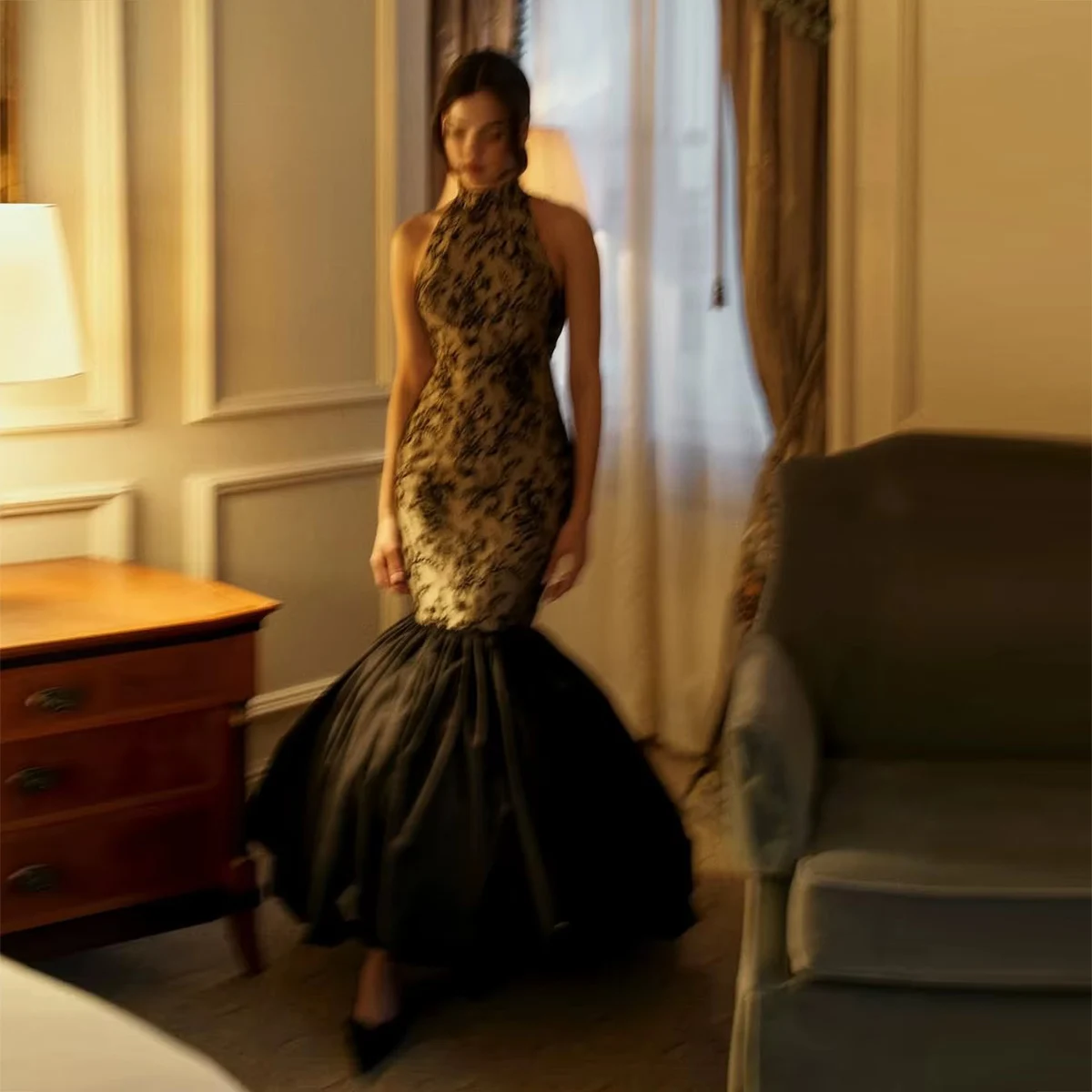Black Lace Appliques Mermaid Evening Gowns High Neck Backless Trumpet Prom Dresses Women Formal Occasion Party Dress
Black Lace Appliques Mermaid Evening Gowns High Neck Backless Trumpet Prom Dresses Women Formal Occasion Party Dress