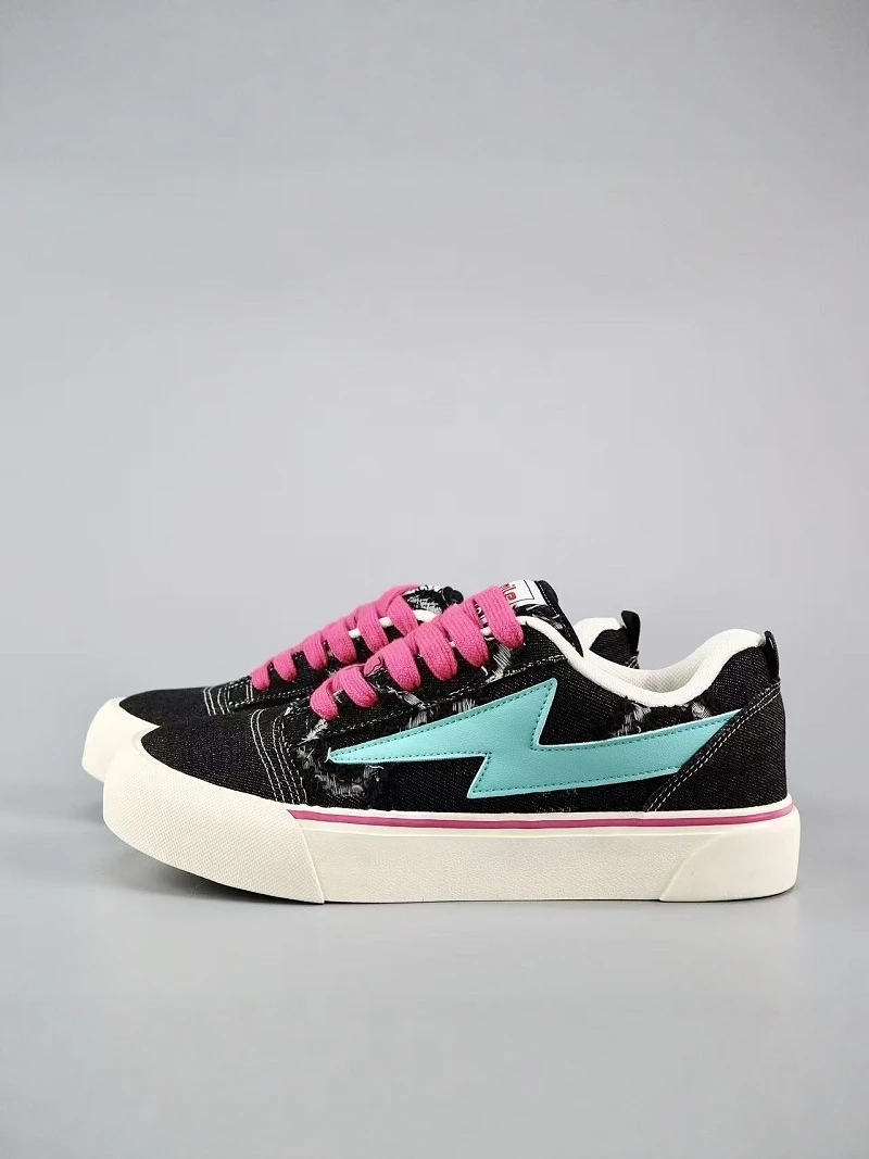 Casual Sporty Men's Shoes 2026 New Style Summer Trend Low Help Thick Bottom Leisure Board Shoes for Students Casual Sneakers
Casual Sporty Men's Shoes 2026 New Style Summer Trend Low Help Thick Bottom Leisure Board Shoes for Students Casual Sneakers