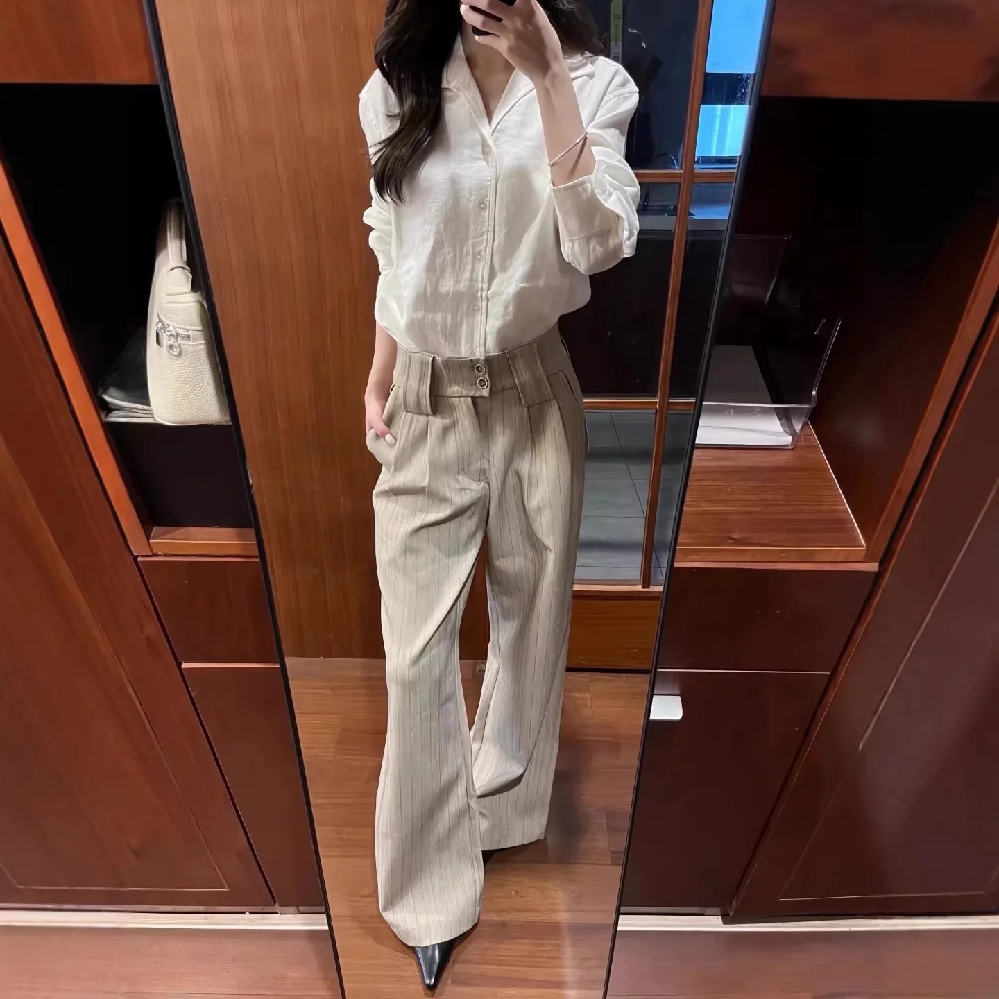 2026 New Retro Old Money Striped Suit Pants Unisex Loose Draping Curved Trousers Daily Commute Casual match Formal Long Pants
2026 New Retro Old Money Striped Suit Pants Unisex Loose Draping Curved Trousers Daily Commute Casual match Formal Long Pants