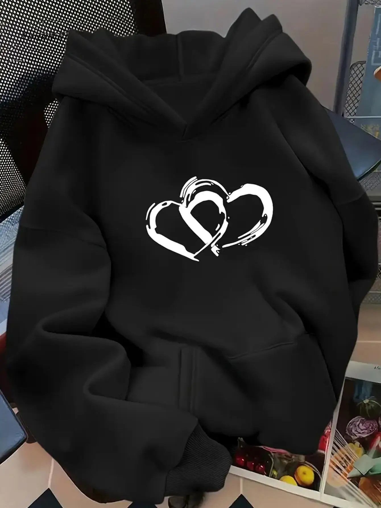Heavyweight hoodie with a simple heart print - long-sleeve casual pullover, hooded design, front pocket
Heavyweight hoodie with a simple heart print - long-sleeve casual pullover, hooded design, front pocket