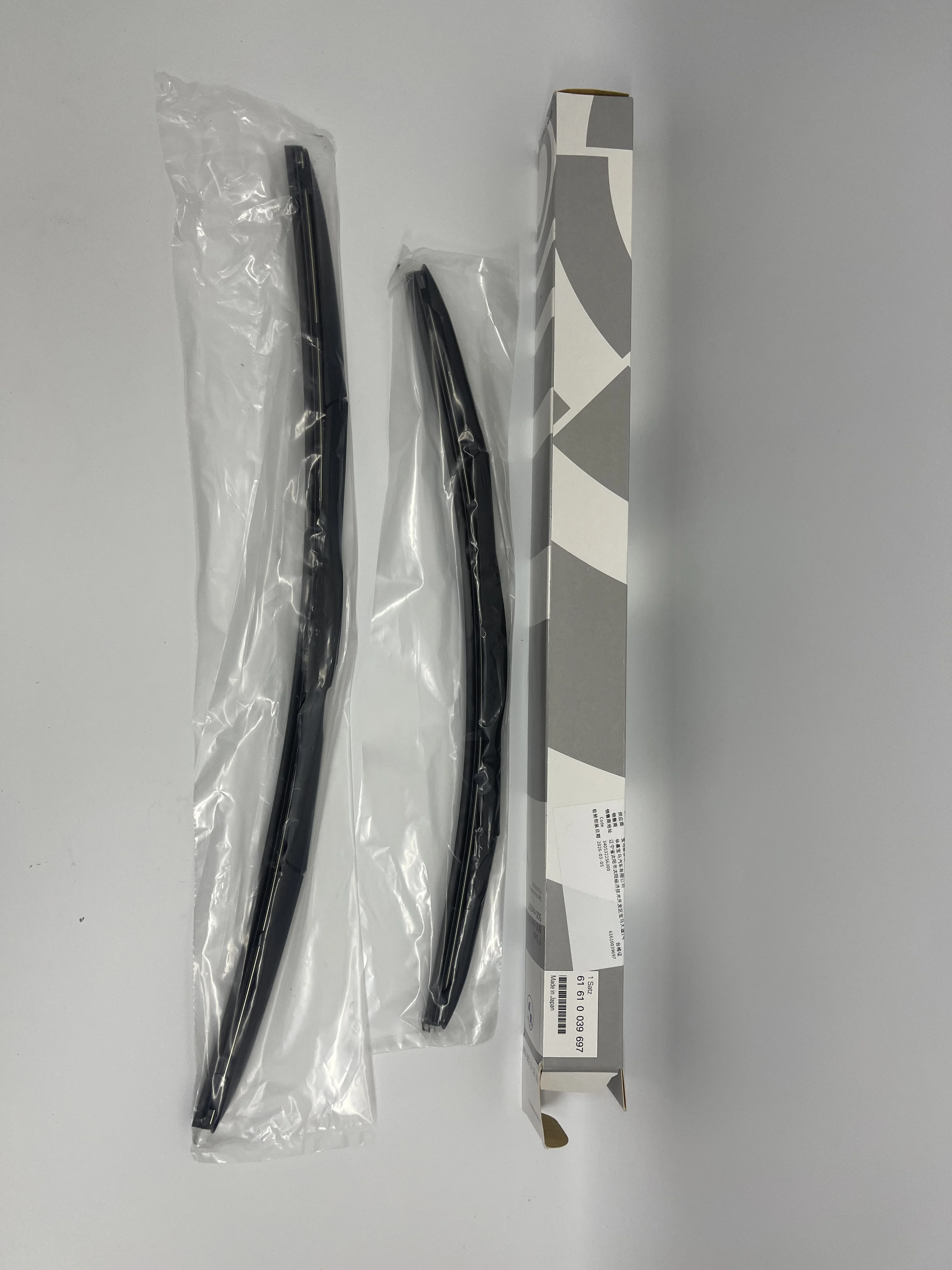 Genuine 61610039697 Wiper Blade For BM W X5 F15 F85 X6 F16 F86
Genuine 61610039697 Wiper Blade For BM W X5 F15 F85 X6 F16 F86