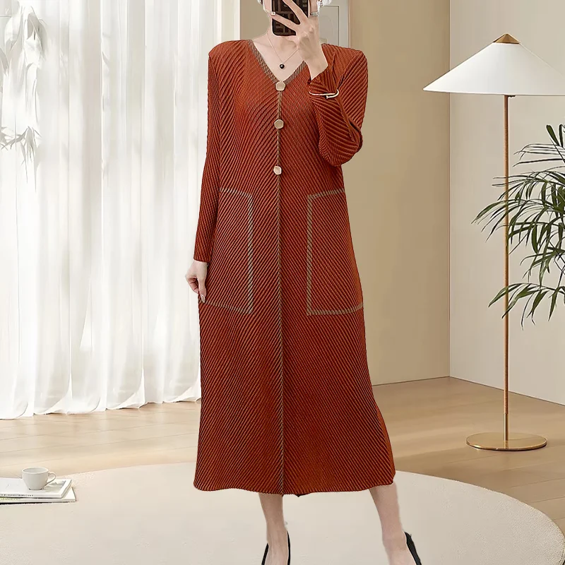 Плиссированное платье Miyake, японское оригинальное весеннее платье с v-образным вырезом 2025, темпераментное легкое роскошное тонкое прессованное плиссированное платье большого размера
Плиссированное платье Miyake, японское оригинальное весеннее платье с v-образным вырезом 2025, темпераментное легкое роскошное тонкое прессованное плиссированное платье большого размера
