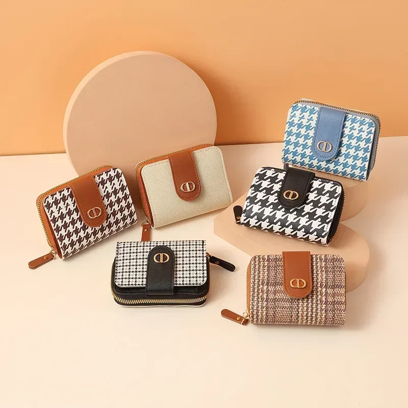 Light Luxury Women Short Wallet Buckle Zipper PU Leather Coin Purse Multi Card Anti Demagnetization Large Capacity Small Wallet
Light Luxury Women Short Wallet Buckle Zipper PU Leather Coin Purse Multi Card Anti Demagnetization Large Capacity Small Wallet