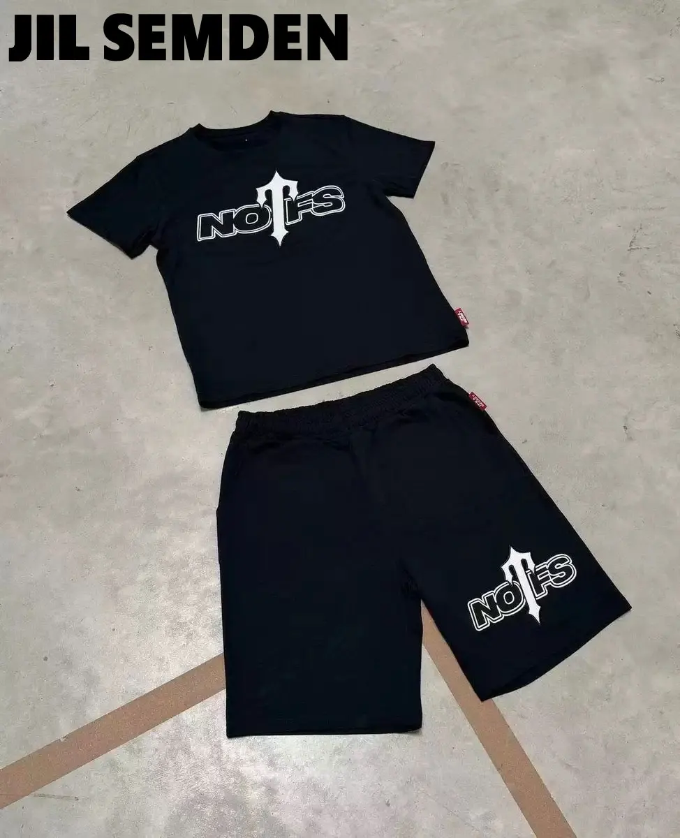 JILEuropean and American street hip-hop men's and women's letter printed loose short sleeved top+shorts loose casual sports suit
JILEuropean and American street hip-hop men's and women's letter printed loose short sleeved top+shorts loose casual sports suit