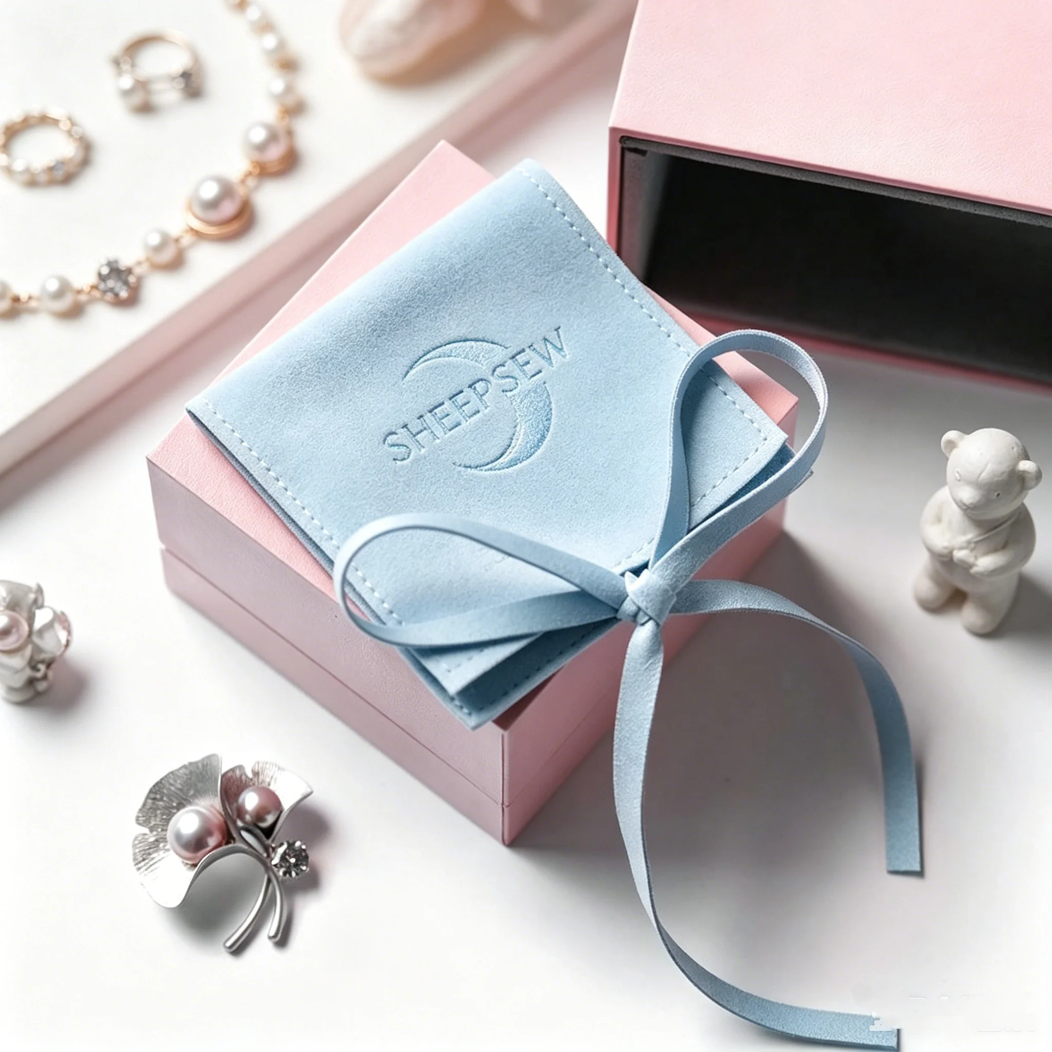 SHEEPSEW Custom Logo Jewelry Packaging Bag Microfiber Jewelry Gift Packaging Jewelry Pouch
SHEEPSEW Custom Logo Jewelry Packaging Bag Microfiber Jewelry Gift Packaging Jewelry Pouch